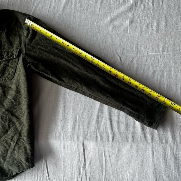 Green Casual Button Down Shirt with Collared Neckline - Picture 7 of 7